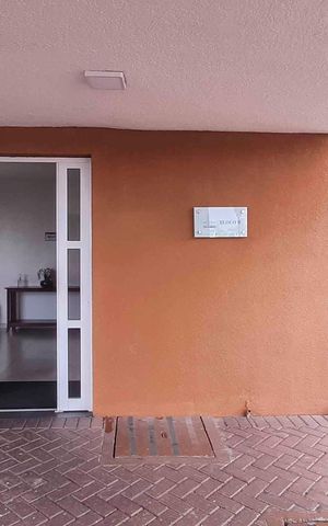 Apartamento à venda com 49m², 2 quartos e 1 vaga Apartamento à venda com 49m², 2 quartos e 1 vagaFachada do Bloco