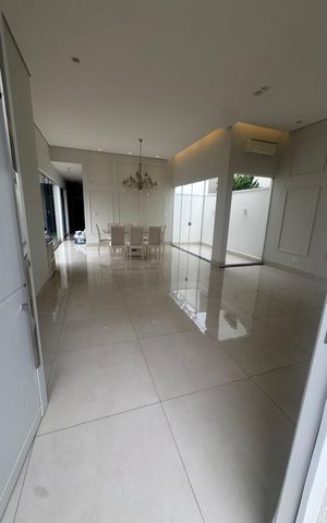 Casa de condomínio para alugar com 221m², 3 quartos e 2 vagas Casa de condomínio para alugar com 221m², 3 quartos e 2 vagasSala