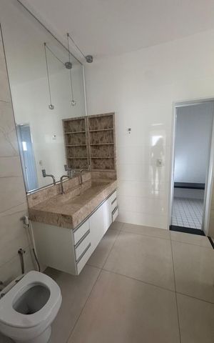 Casa de condomínio para alugar com 221m², 3 quartos e 2 vagas Casa de condomínio para alugar com 221m², 3 quartos e 2 vagasBanheiro 1
