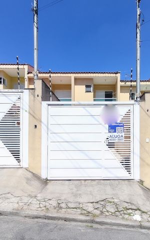 Casa à venda com 125m², 2 quartos e 2 vagas Casa à venda com 125m², 2 quartos e 2 vagasFachada