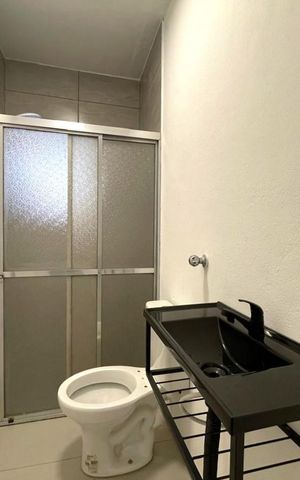Studio para alugar com 25m², 1 quarto e sem vaga Studio para alugar com 25m², 1 quarto e sem vagaBanheiro
