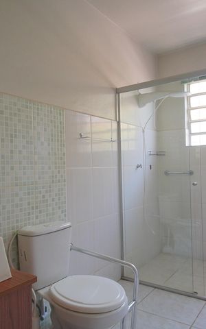 Casa à venda com 140m², 3 quartos e 2 vagasBanheiro 1