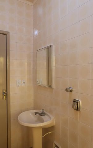 Casa à venda com 137m², 2 quartos e 3 vagasBanheiro 1