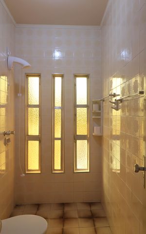 Casa à venda com 137m², 2 quartos e 3 vagasBanheiro 1