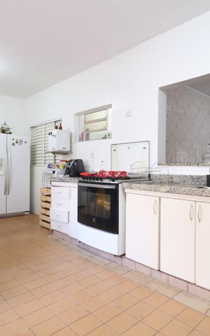Casa para alugar com 233m², 4 quartos e 2 vagasCozinha