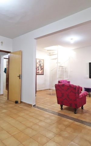 Casa para alugar com 233m², 4 quartos e 2 vagasSala