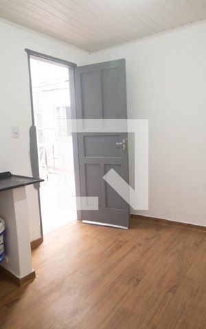 Casa à venda com 300m², 6 quartos e 2 vagas Casa à venda com 300m², 6 quartos e 2 vagasCasa 2- Sala/cozinha