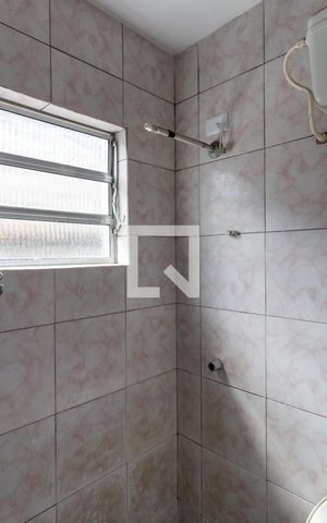 Casa à venda com 300m², 6 quartos e 2 vagas Casa à venda com 300m², 6 quartos e 2 vagasBanheiro social