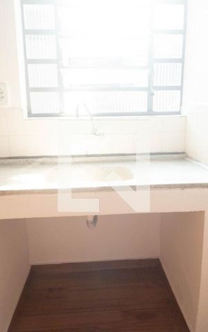 Casa à venda com 300m², 6 quartos e 2 vagas Casa à venda com 300m², 6 quartos e 2 vagasÁrea de serviço
