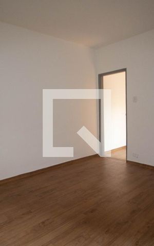 Casa à venda com 300m², 6 quartos e 2 vagas Casa à venda com 300m², 6 quartos e 2 vagasQuarto