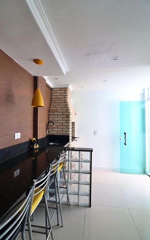 Casa à venda com 180m², 3 quartos e 2 vagasÁrea de Serviço