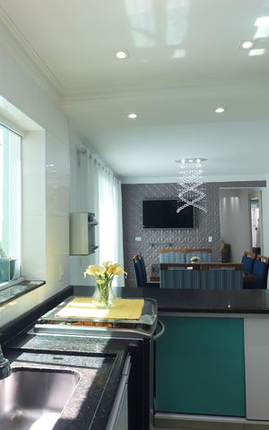 Casa à venda com 180m², 3 quartos e 2 vagasCopa e Cozinha 