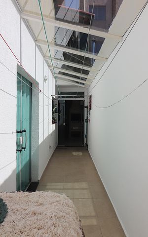 Casa à venda com 180m², 3 quartos e 2 vagasCorredor