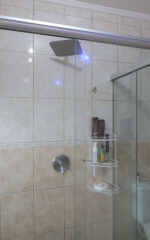 Casa à venda com 200m², 2 quartos e 2 vagasBanheiro da Suíte 1