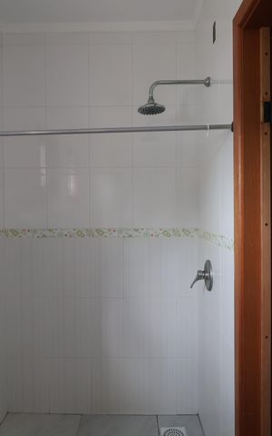 Casa à venda com 200m², 2 quartos e 2 vagasBanheiro da Suíte 2