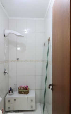Casa à venda com 200m², 2 quartos e 2 vagasBanheiro