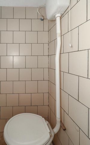 Casa à venda com 303m², 5 quartos e 2 vagasBanheiro 3 / Casa fundos