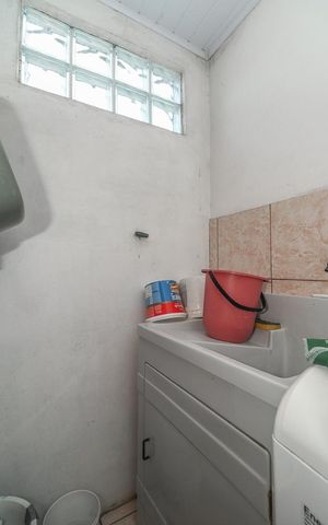 Casa à venda com 303m², 5 quartos e 2 vagasÁrea de Serviço / Casa principal