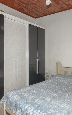 Casa à venda com 303m², 5 quartos e 2 vagasQuarto 4 / Casa fundos