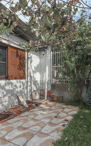 Casa à venda com 303m², 5 quartos e 2 vagasFachada