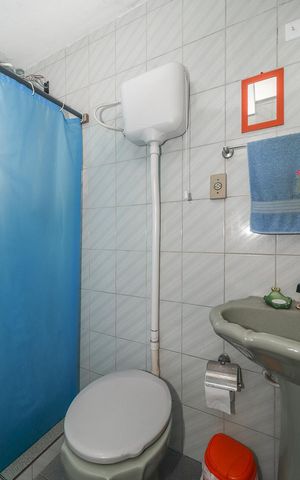 Casa à venda com 303m², 5 quartos e 2 vagasBanheiro 2 / Casa principal