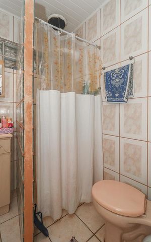 Casa à venda com 303m², 5 quartos e 2 vagasBanheiro / Casa principal