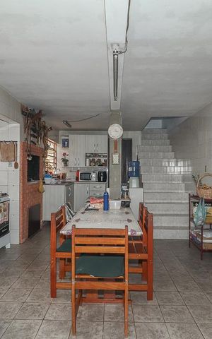Casa à venda com 303m², 5 quartos e 2 vagasCozinha / Casa principal