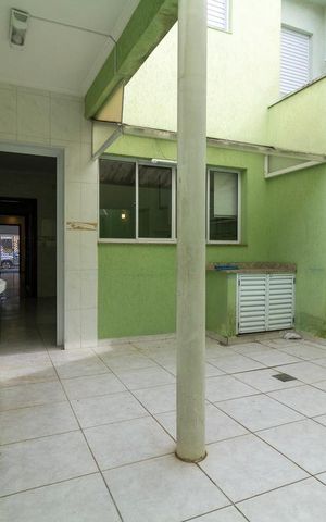 Casa à venda com 110m², 3 quartos e 2 vagas Casa à venda com 110m², 3 quartos e 2 vagasÁrea de Serviço