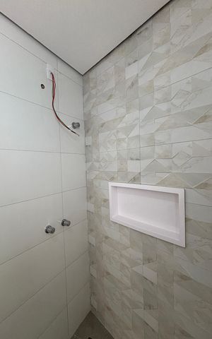 Apartamento à venda com 58m², 2 quartos e 2 vagas Apartamento à venda com 58m², 2 quartos e 2 vagasBanheiro da Suíte