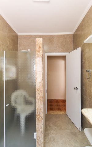 Casa à venda com 184m², 3 quartos e 2 vagasBanheiro