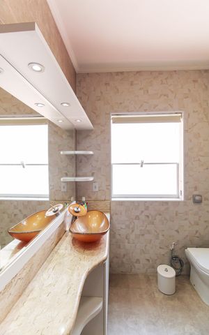 Casa à venda com 184m², 3 quartos e 2 vagasBanheiro