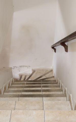 Casa para alugar com 90m², 2 quartos e sem vagaEscada