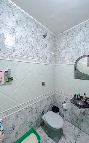 Casa à venda com 160m², 2 quartos e 2 vagasBanheiro