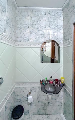 Casa à venda com 160m², 2 quartos e 2 vagasBanheiro