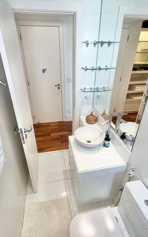Apartamento para alugar com 320m², 3 quartos e 6 vagas Apartamento para alugar com 320m², 3 quartos e 6 vagasBanheiro da Suíte 1