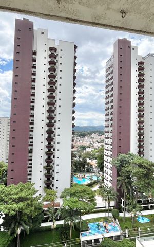 Apartamento para alugar com 320m², 3 quartos e 6 vagas Apartamento para alugar com 320m², 3 quartos e 6 vagasVista da Varanda da Suíte 3