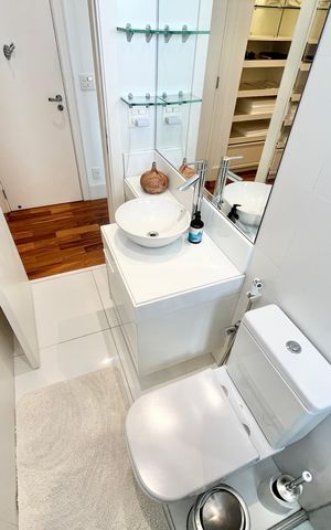 Apartamento para alugar com 320m², 3 quartos e 6 vagas Apartamento para alugar com 320m², 3 quartos e 6 vagasBanheiro da Suíte 1