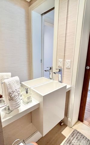 Apartamento para alugar com 320m², 3 quartos e 6 vagas Apartamento para alugar com 320m², 3 quartos e 6 vagasLavabo