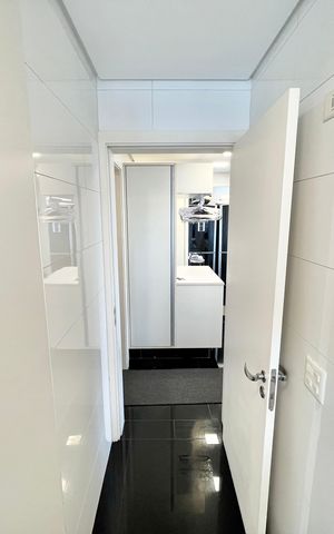 Apartamento para alugar com 320m², 3 quartos e 6 vagas Apartamento para alugar com 320m², 3 quartos e 6 vagasCozinha e Área de Serviço