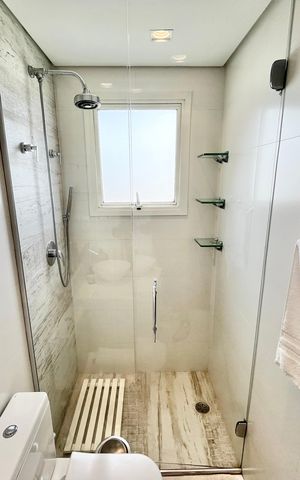 Apartamento para alugar com 320m², 3 quartos e 6 vagas Apartamento para alugar com 320m², 3 quartos e 6 vagasBanheiro da Suíte 1