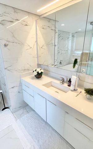 Apartamento para alugar com 320m², 3 quartos e 6 vagas Apartamento para alugar com 320m², 3 quartos e 6 vagasBanheiro da Suíte 3