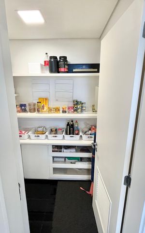 Apartamento para alugar com 320m², 3 quartos e 6 vagas Apartamento para alugar com 320m², 3 quartos e 6 vagasDespensa