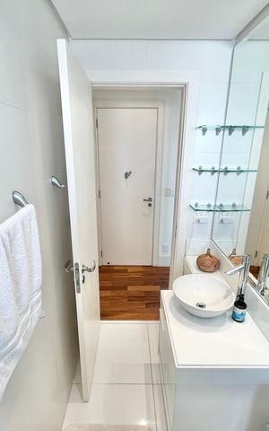 Apartamento para alugar com 320m², 3 quartos e 6 vagas Apartamento para alugar com 320m², 3 quartos e 6 vagasBanheiro da Suíte 1