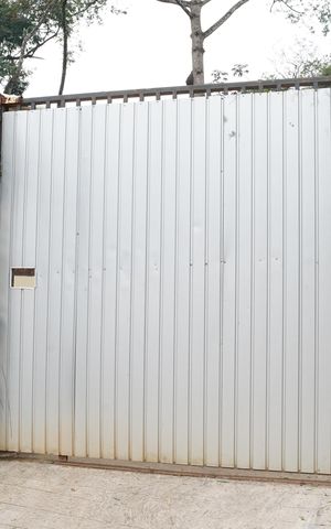 Casa para alugar com 100m², 2 quartos e 5 vagasFachada
