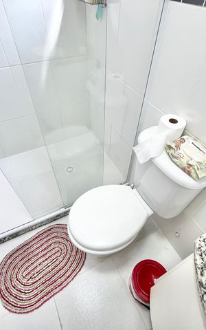 Apartamento à venda com 60m², 2 quartos e 2 vagas Apartamento à venda com 60m², 2 quartos e 2 vagasBanheiro da Suíte