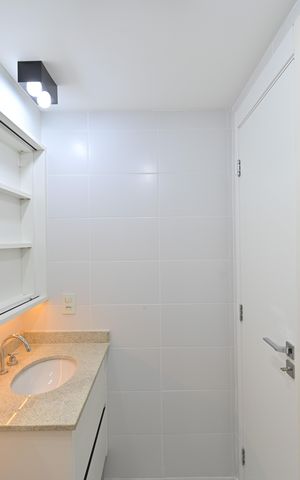Apartamento à venda com 65m², 2 quartos e 1 vagaBanheiro Social