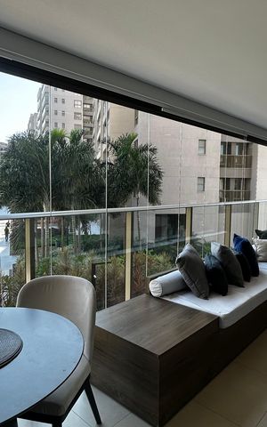 Apartamento à venda com 156m², 4 quartos e 2 vagasVaranda