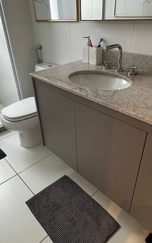 Apartamento à venda com 156m², 4 quartos e 2 vagasBanheiro quarto 3