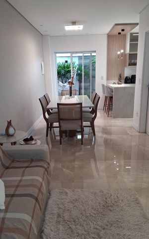 Casa à venda com 200m², 3 quartos e 2 vagas Casa à venda com 200m², 3 quartos e 2 vagasSala de jantar