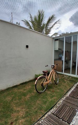 Casa à venda com 200m², 3 quartos e 2 vagas Casa à venda com 200m², 3 quartos e 2 vagasÁrea externa